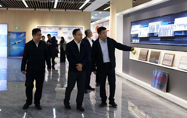 中國(guó)鋼研黨委副書(shū)記、總經(jīng)理高宏斌一行 到航產(chǎn)集團(tuán)調(diào)研